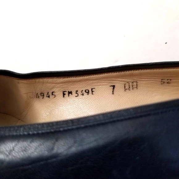 Salvatore Ferragamo Italy Navy Leather Pumps 7AA - Picture 8 of 8